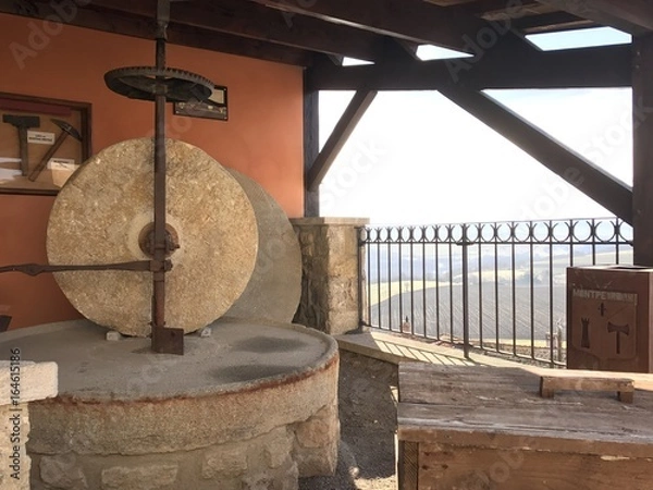 Fototapeta Roue en pierre