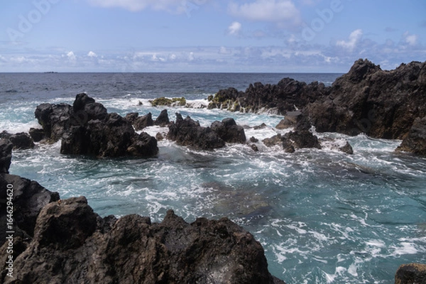 Fototapeta Volcanic rock pool on the Atlantic coast of Madeira