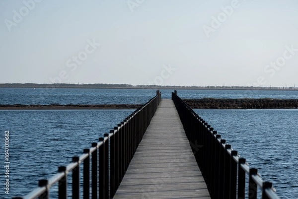 Fototapeta 海に延びる桟橋