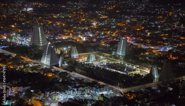 Obraz Top view of the Tiruvannamalai city and Arunacheshvara Temple.
