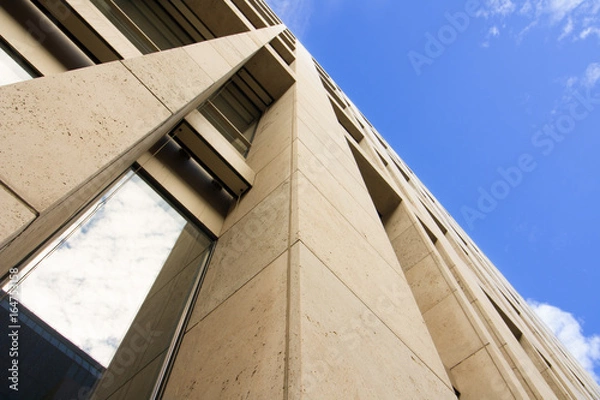 Obraz Weiße Natursteinfassade eines Bürogebäudes