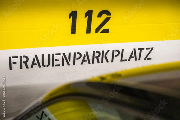 Fototapeta Schrift Frauenparkplatz
