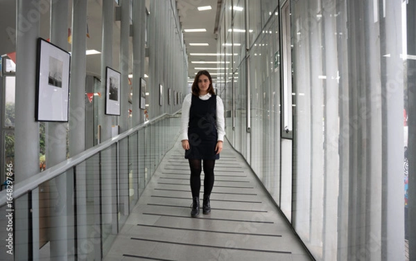 Obraz student walking on the escalator