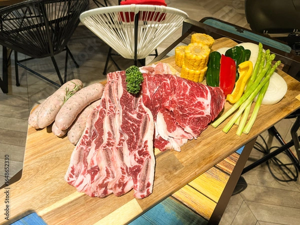 Fototapeta バーベキュー用の肉と野菜の盛り合わせ