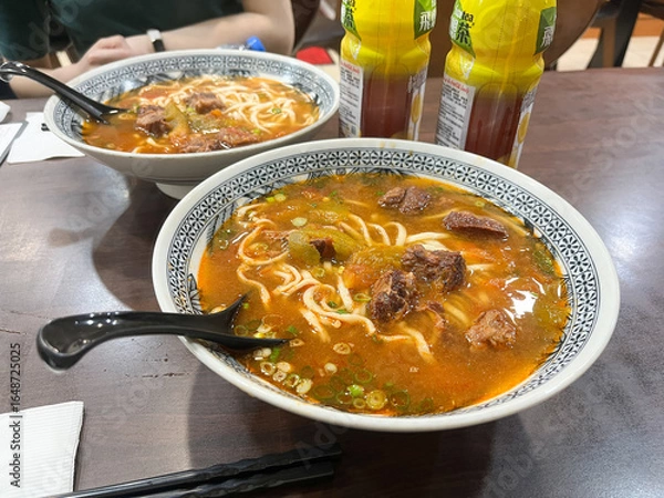 Fototapeta 台湾の本格牛肉麺と緑茶のセット