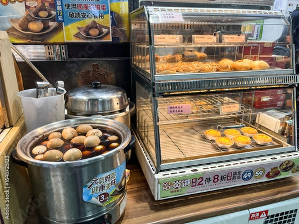 Obraz 台湾のコンビニのホットスナックと煮卵