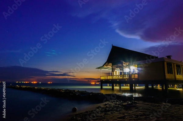 Fototapeta view of beach house with blue sky during sunset