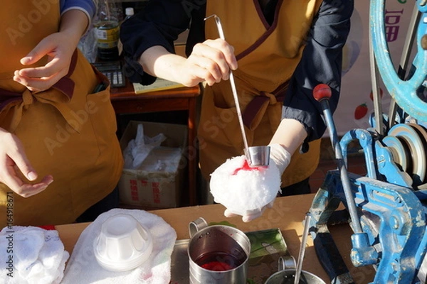 Fototapeta かき氷　販売　作る　　夏祭り　屋台　