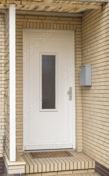 Fototapeta Weiße Haustür eines Hauses