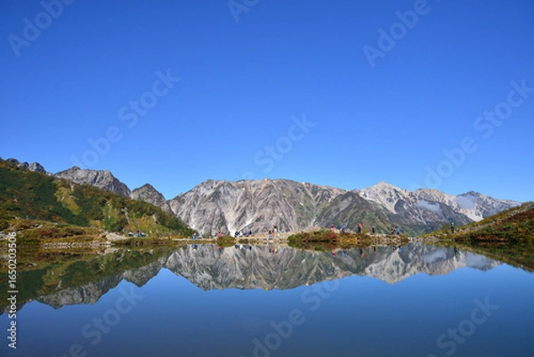 Fototapeta 八方池と水鏡に映る白馬連峰　秋