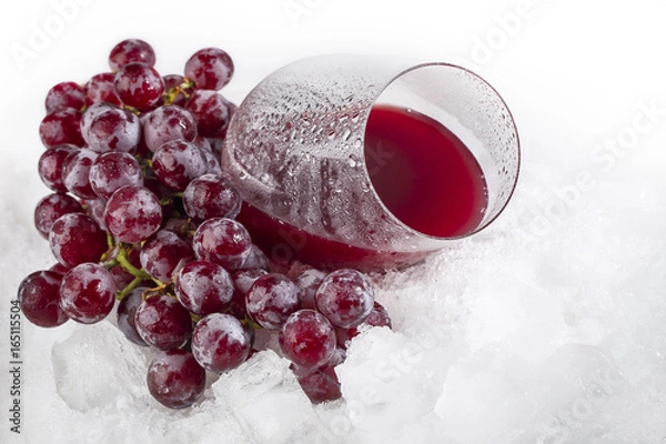 Obraz красный виноград с фужером во льду