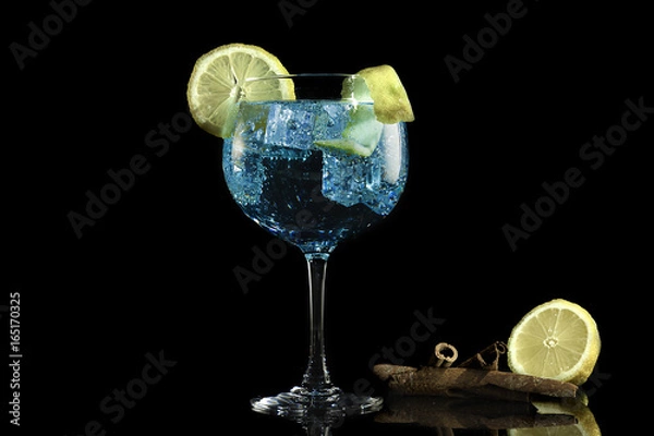 Obraz Gin blue tonic with lemon and cinnamon