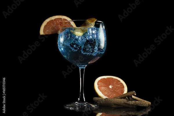 Obraz Gin blue tonic with grapefruit and cinnamon