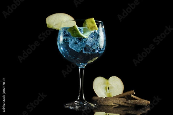 Obraz Gin blue tonic with apple and cinnamon