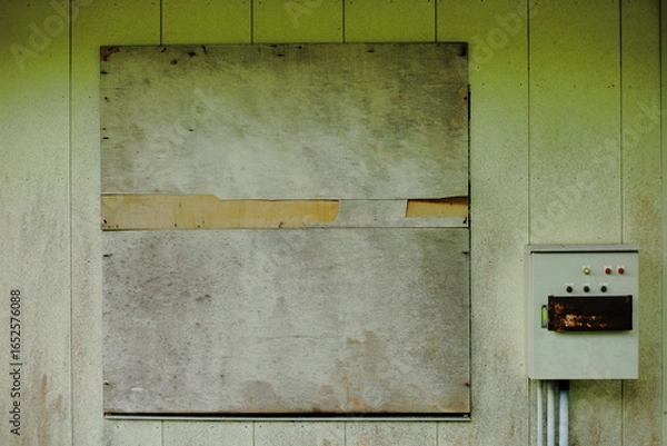 Fototapeta 岐阜県池田町藤橋の木材で塞がれた窓