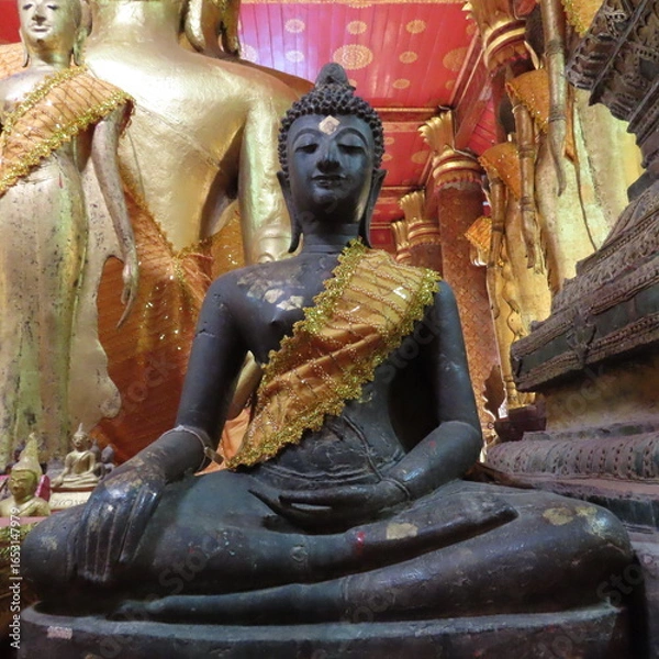 Fototapeta Golden Buddhist art in an ancient temple in Luang Prabang, northern Laos