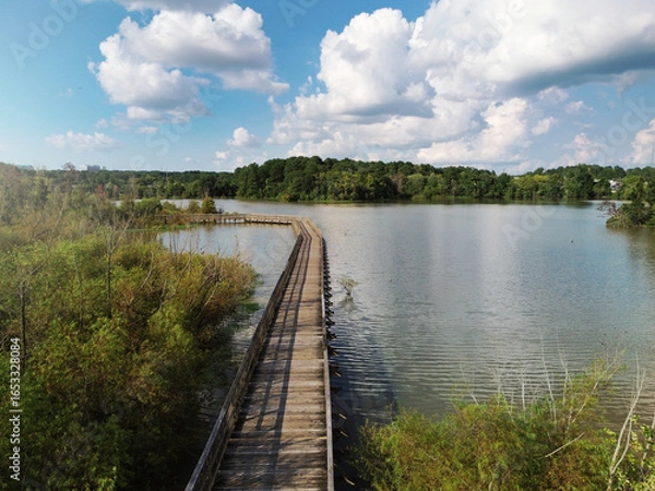 Obraz The Crabtree Creek Greenway Trail, a walking and biking path system in Raleigh North Carolina