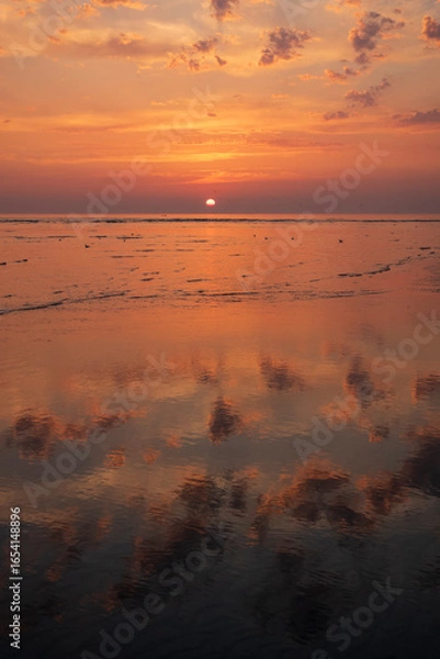 Fototapeta setting sun and cloud reflections