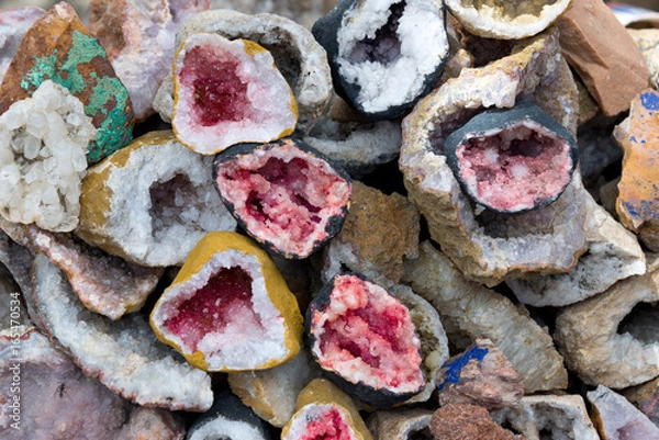 Fototapeta geodes at souvenir stall