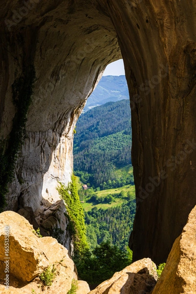 Fototapeta Eye of Aitzulo, Geological Formation in Aizkorri-Aratz Natural Park
