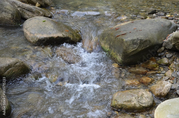 Obraz каменные пейзажи горной реки