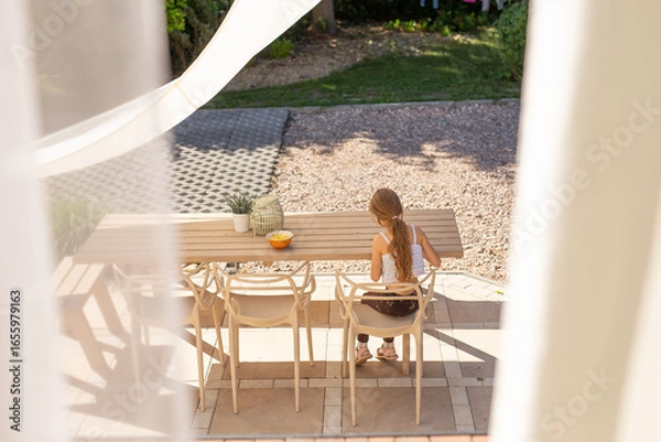 Obraz Dziewczynka przy stole