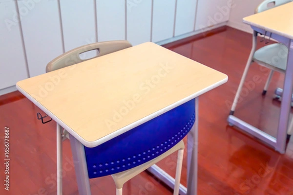 Obraz 教室の机と椅子、学校、教室のイメージ
