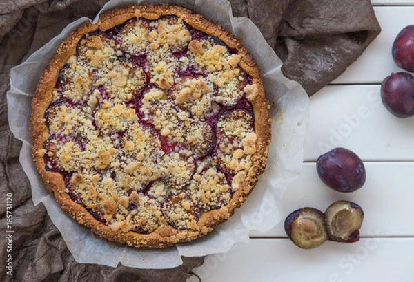 Fototapeta Cake with plums and crumble
 