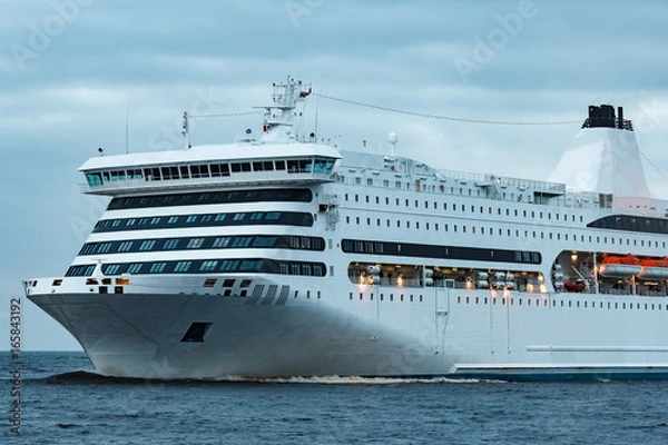 Obraz White passenger ship