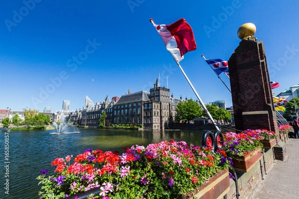 Fototapeta View of Hofvijver Lake in the city center of Den Haag