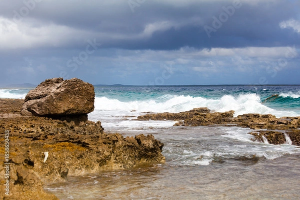 Obraz Stormy Waves Crashing Against Rocky Tropical Shore