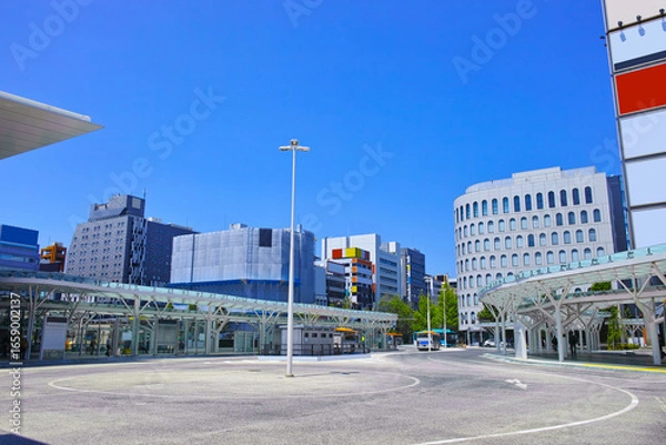 Obraz 新潟県新潟駅の万代口（北口）の新しいバスセンターの景観
