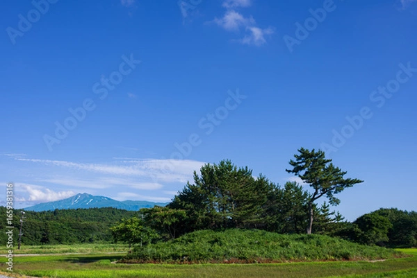 Obraz 爽やかな青空のもと 象潟九十九島から鳥海山を眺める