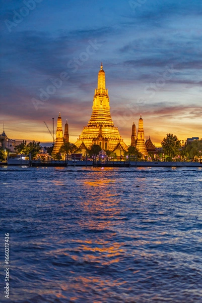 Fototapeta Twilight view of Wat Arun Ratchawararam Ratchawaramahawihan at sunset in bangkok Thailand. Landmark of Along the Chao Phraya River Thailand