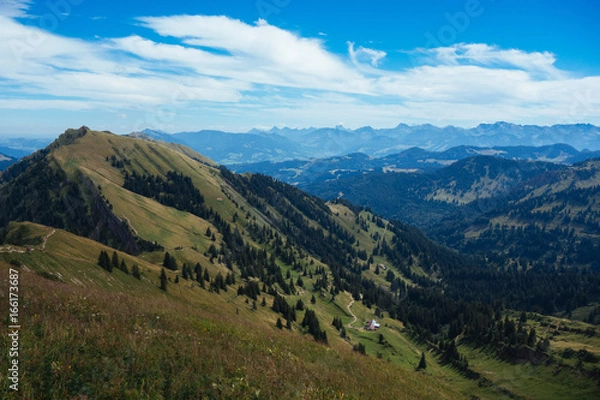 Fototapeta Wandern an einem Sonntag auf der Nagelfluhkette in den Allgäuer Aplen