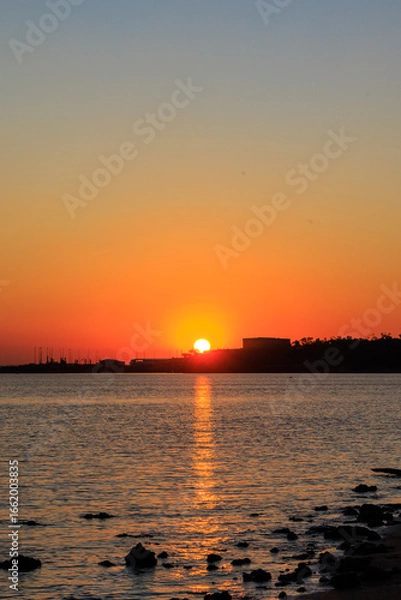 Fototapeta オーストラリア、ダーウインのRAMEROO BEACHの美しい夕陽