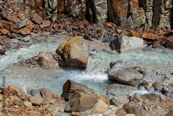 Fototapeta 万座温泉の空吹から流れる乳白色の川