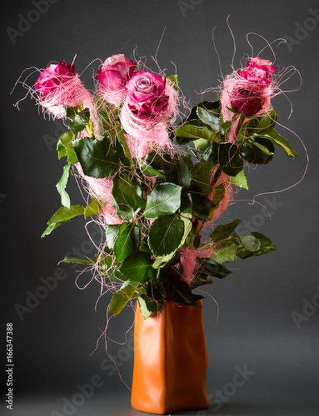 Obraz bukiet róż na szarym tle