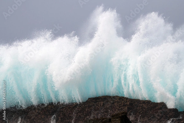 Fototapeta Pounding wave