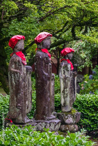 Obraz 雨に打たれる三体の地蔵