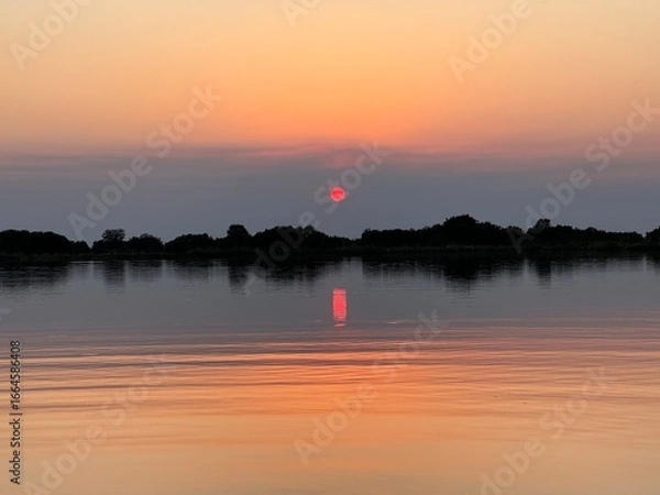 Fototapeta Serene evening horizon with colorful reflection
