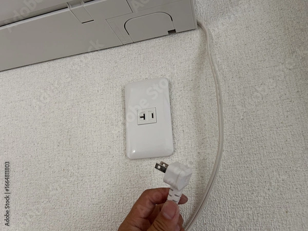 Fototapeta エアコンのそばにあるコンセント　電源　専用回路　電気工事　イメージ