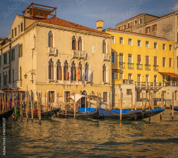 Fototapeta Venetian palaces with gondolas at sunset