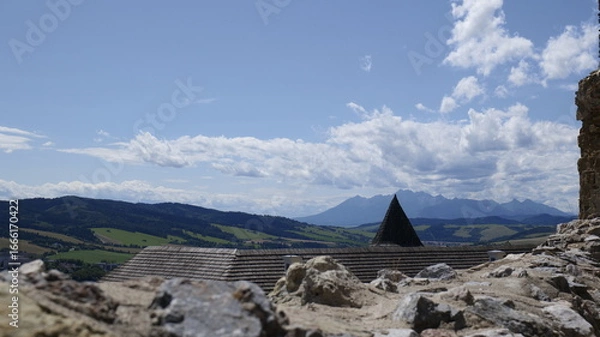 Fototapeta Widok Tatr z murów starego zamku polskiego na Słowacji - Zamku Luboweskiego