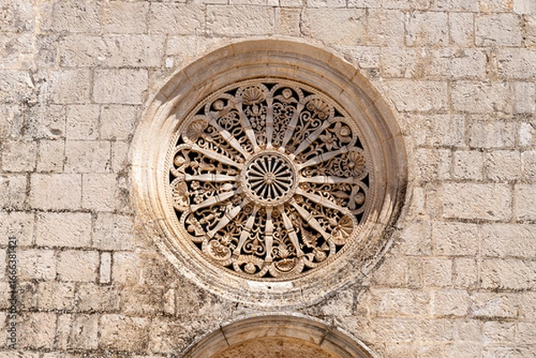 Fototapeta Ornate stone rose window with radial tracery pattern