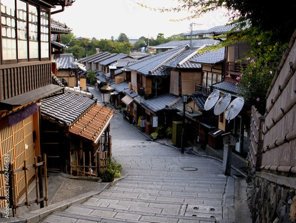 Obraz 京都・清水寺近くの有名な観光スポットの二寧坂（二年坂）