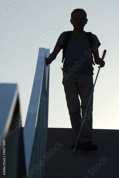 Obraz Blinder Mann läuft die Treppe herunter