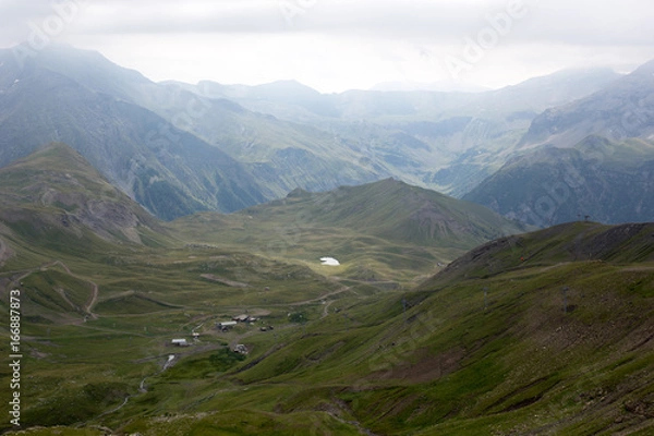 Fototapeta Paysage de Montagnes dans les Alpes