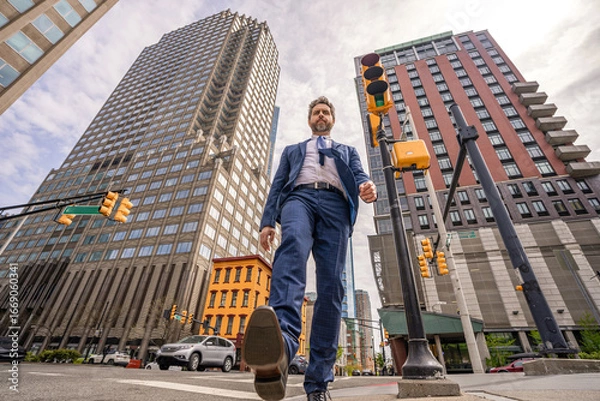 Fototapeta Business man in Manhattan. Business success in big city. Businessman go to success. Successful deal. Low angle. Business success. Busy city street. Successful businessman in New York city street
