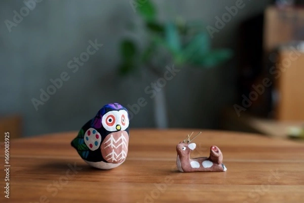 Obraz 宮島張子のふくろうと土人形の鹿猿